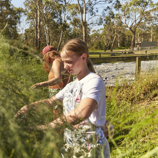 What is a Gathering Apron? Discover the Beauty and Purpose of a Harvest Apron