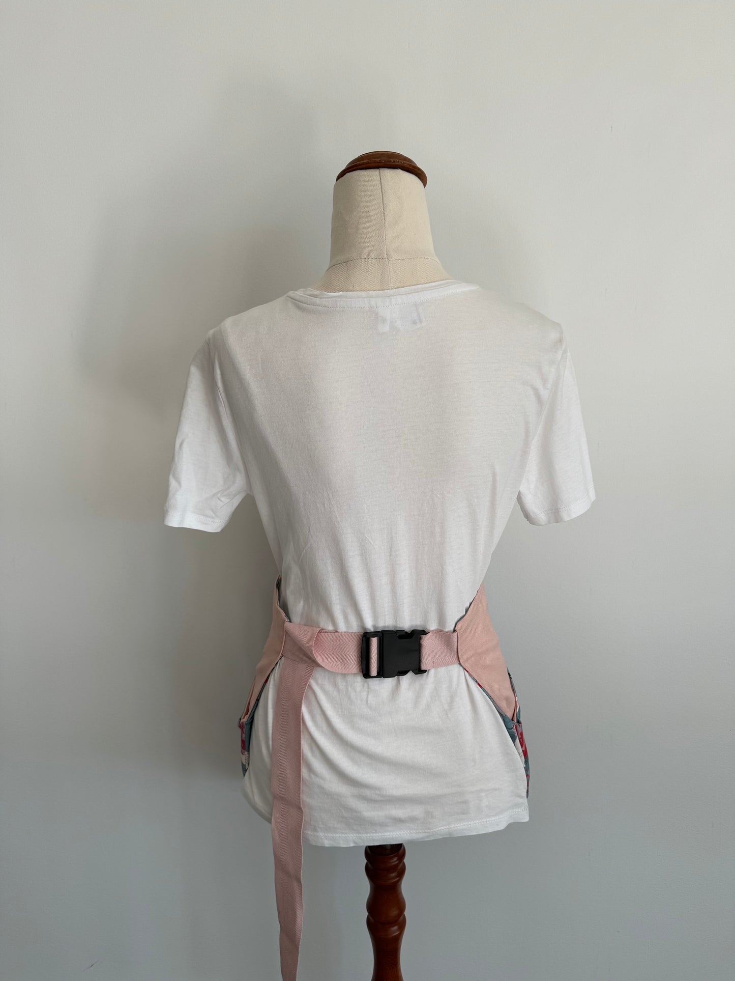 White Cockatoo Peg Apron