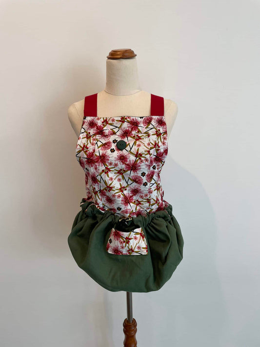 Harvest Apron Red Blossum, Garden Apron, Handmade, Durable High-Quality Lined Fabric, Drawstring Pouch