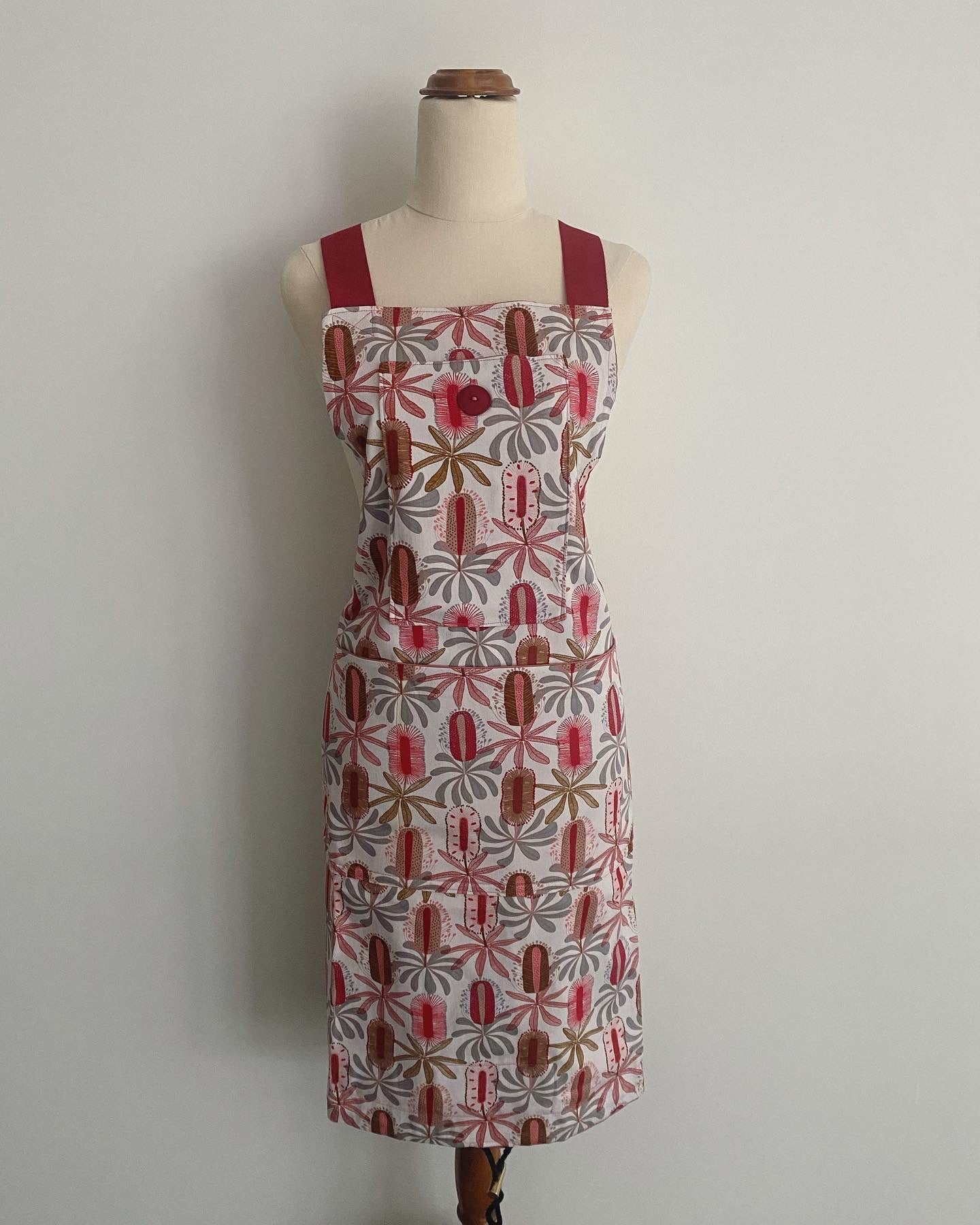 Harvest Apron Red Banksia, Garden Apron, Handmade, Durable High-Quality Lined Fabric, Drawstring Pouch