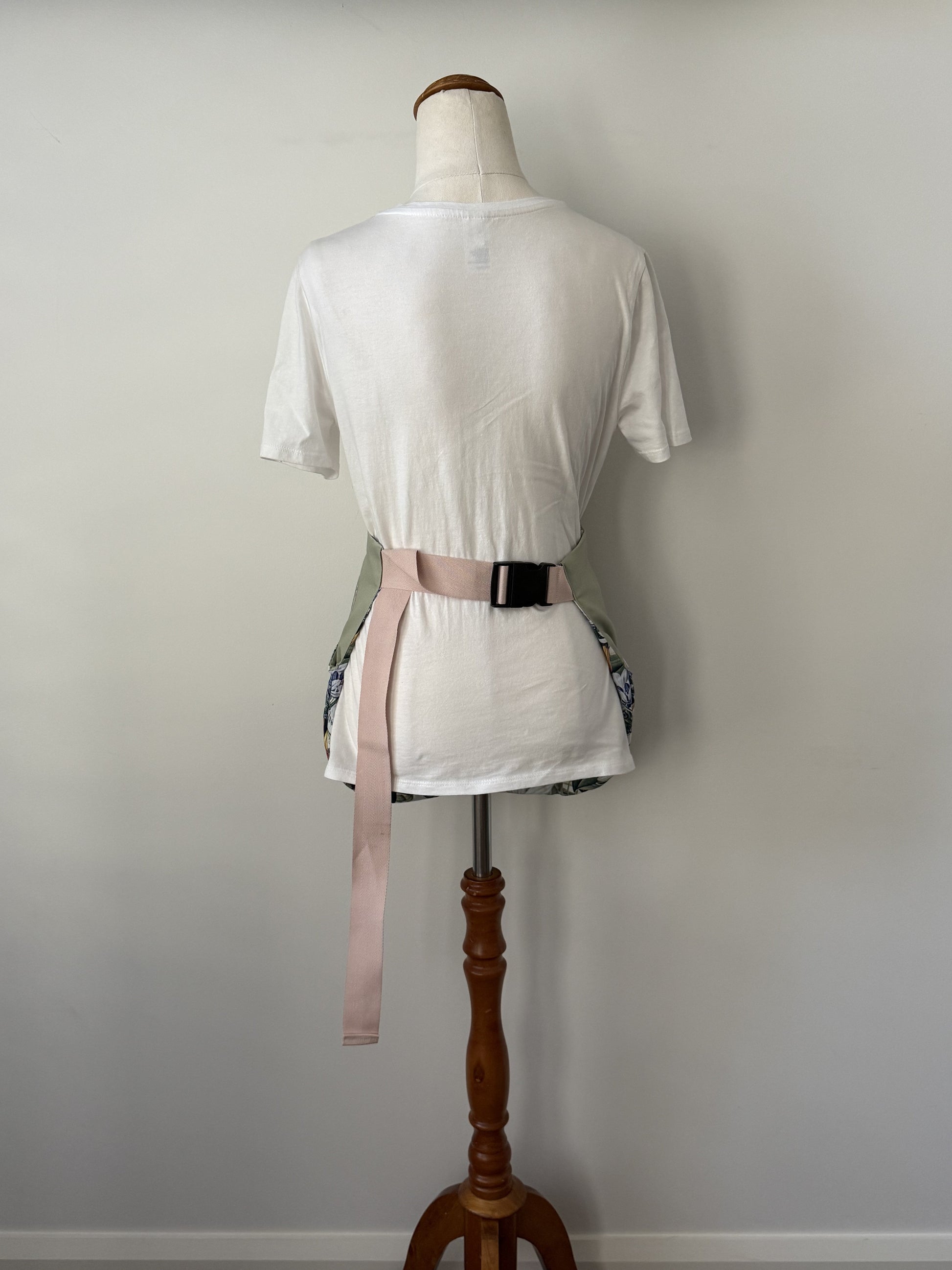 Vibrant Agapanthus Peg Apron back