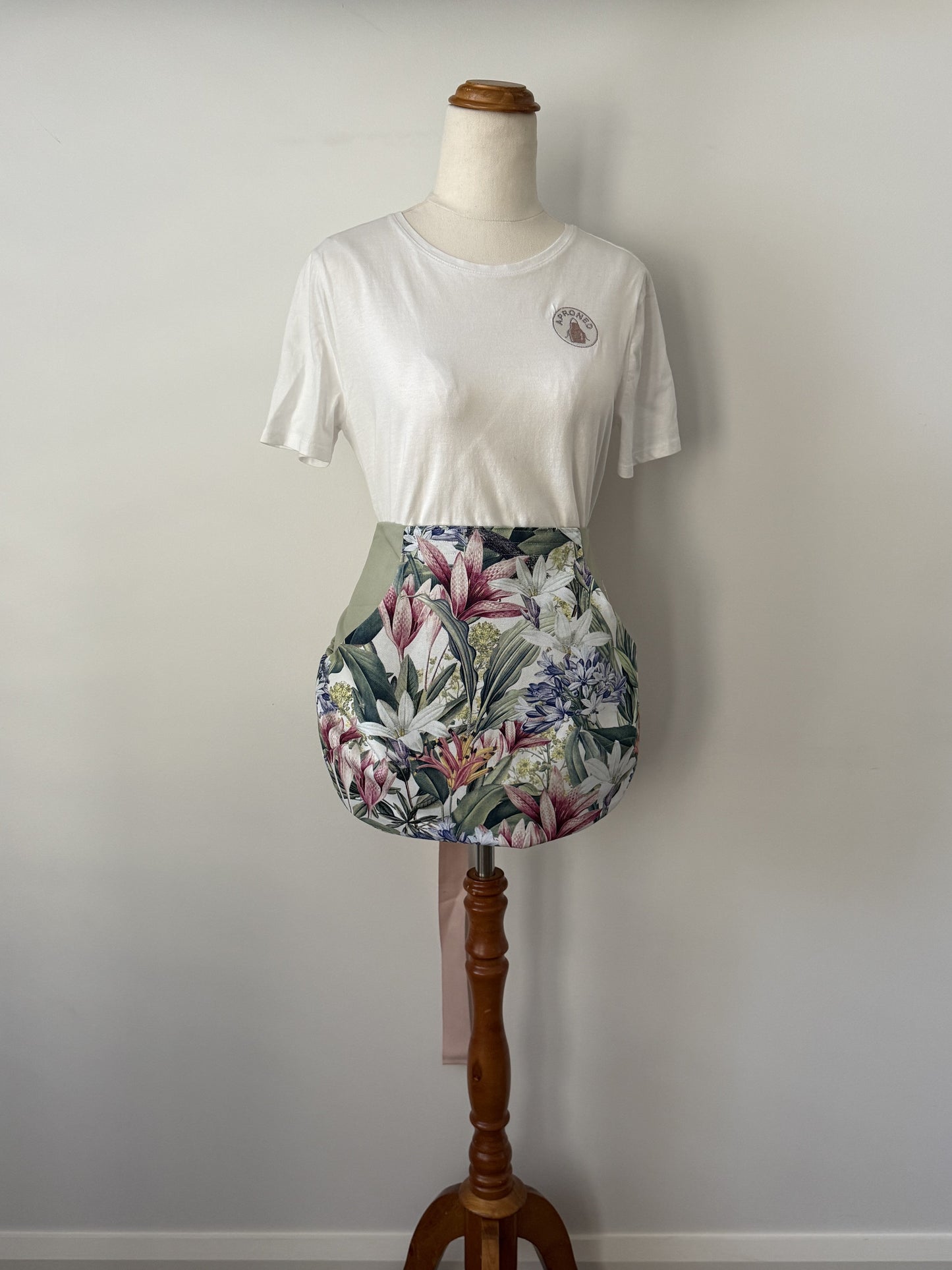 Vibrant Agapanthus Peg Apron front